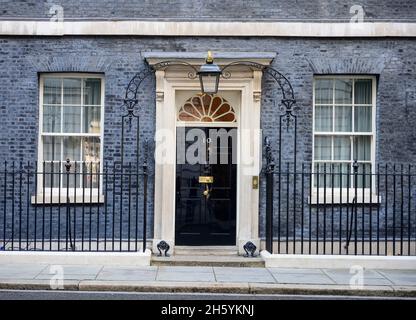 Facciata del 10 Downing Street a Westminster, nel centro di Londra. Sede del primo ministro britannico. Credit: malcolm Park/Alamy Foto Stock