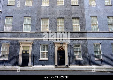 Facciata del 10 Downing Street a Westminster, nel centro di Londra. Sede del primo ministro britannico. Credit: malcolm Park/Alamy Foto Stock