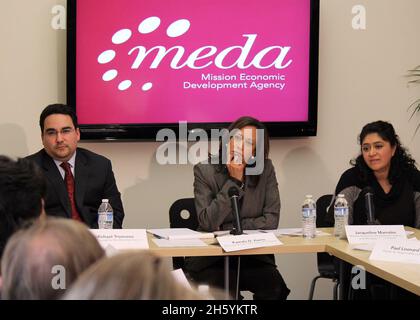 Il procuratore generale Kamala Harris incontra i proprietari di abitazione di San Francisco che si trovano a preclusione presso la Mission Economic Development Agency. CA. 21 novembre 2011 Foto Stock