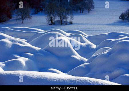 FRANCIA, SAVOIA ( 73 ), VAL D ISERE, CALANCHI DI NEVE NELLA LOCALITÀ SCIISTICA VAL D'ISERE Foto Stock