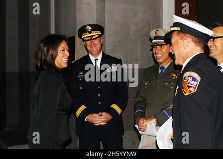 Il procuratore generale Kamala Harris partecipa ai memoriali nel decimo anniversario del 9/11 ca. 11 settembre 2011 Foto Stock