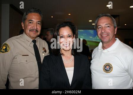 Il procuratore generale Kamala Harris si unisce ai leader di stato per visitare il confine e discutere le strategie per combattere il crimine transnazionale delle bande ca. 24 marzo 2011 Foto Stock