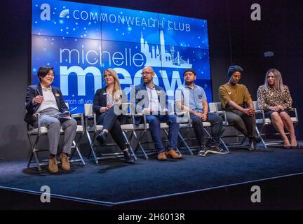 Un panel discute il censimento del 2020 e la comunità LGBTQ sul Michelle Meow Show al Commonwealth Club di San Francisco. Da sinistra a destra: Michelle Meow, Clair Farley, Rafael Mandelman, Jose Jojo Ty, Honey Mahogany, E Jessy Ruiz ca. 31 gennaio 2020 Foto Stock