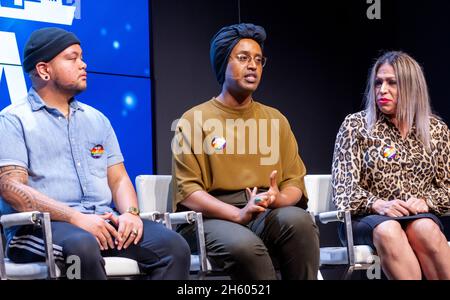 Un panel discute il censimento del 2020 e la comunità LGBTQ sul Michelle Meow Show al Commonwealth Club di San Francisco. Da sinistra a destra: Jose 'Jojo' Ty, Honey Mahogany, e Jessy Ruiz. CA. 31 gennaio 2020 Foto Stock