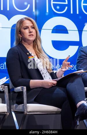 Clair Farley discute il censimento del 2020 e la comunità LGBTQ in un panel sul Michelle Meow Show al Commonwealth Club di San Francisco. CA. 31 gennaio 2020 Foto Stock