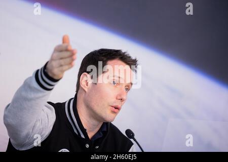 Colonia, Germania. 12 novembre 2021. Thomas Pesquet, astronauta francese dell'ESA, parla al Centro europeo degli astronauti (EAC) dopo circa sei mesi di permanenza a bordo dell'ISS (Mission alpha). Credit: Rolf Vennenbernd/dpa/Alamy Live News Foto Stock