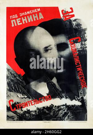 Sotto la bandiera di Lenin per la costruzione socialista. Poster di Gustav Klutsis (Gustavs Klucis). Stalin e Lenin. Poster della propaganda russa d'epoca. Foto Stock