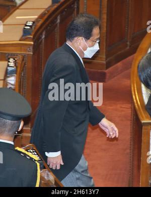 Tokyo, Giappone. 12 novembre 2021. Il primo Ministro giapponese Fumio Kishida arriva alla cerimonia di apertura della 206a sessione di Dieta Speciale alla Dieta Nazionale di Tokyo, Giappone venerdì 12 novembre 2021. Foto di Keizo Mori/UPI Credit: UPI/Alamy Live News Foto Stock