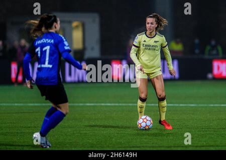 Koege, Danimarca. 10 novembre 2021. LIA Waelti (13) dell'Arsenal visto nella partita UEFA Women's Champions League tra HB Koege e Arsenal allo Stadion Sport di Koege. (Photo credit: Gonzales Photo - Robert Hendel). Foto Stock