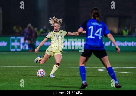 Koege, Danimarca. 10 novembre 2021. Leah Williamson (6) di Arsenal visto nella partita UEFA Women’s Champions League tra HB Koege e Arsenal allo Stadion Sport di Koege. (Photo credit: Gonzales Photo - Robert Hendel). Foto Stock