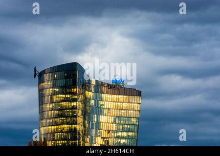 Wien, Vienna: Sede centrale di OMV nel 02. Leopoldstadt, Vienna, Austria Foto Stock