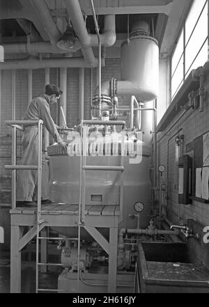 Hoffmann-LaRoche Inc., Nutley, New Jersey; 1943 Foto Stock