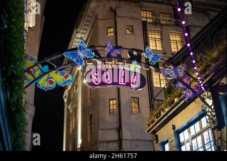 Farfalle Decorative Di Notte Parte Delle Decorazioni Natalizie Di