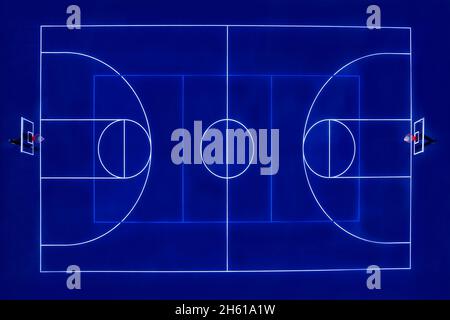 Basketball Court Top View - vista aerea dall'alto verso il basso del campo di pallacanestro. Foto Stock