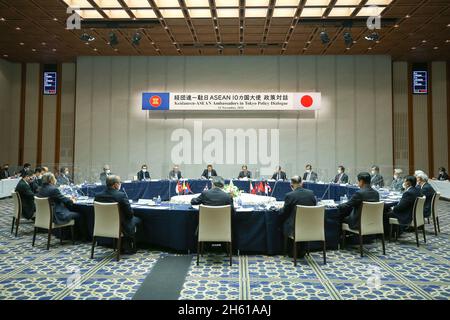 Tokyo, Giappone. 12 novembre 2021. Keidanren e gli ambasciatori di 10 paesi ASEAN tengono un dialogo politico. Panoramica generale. Il 12 novembre 2021 a Tokyo, Giappone. (Foto di Kazuki Oishi/Sipa USA) Credit: Sipa USA/Alamy Live News Foto Stock