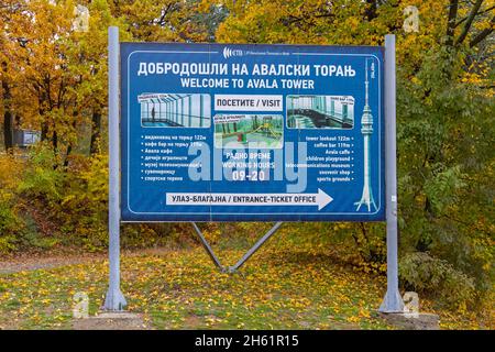 Belgrado, Serbia - 23 ottobre 2021: Avala Tower Sign Tourist Info Board. Foto Stock