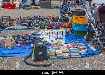 Belgrado, Serbia - 23 ottobre 2021: Mercato delle pulci Bubanj Potok sabato giorno d'autunno. Foto Stock