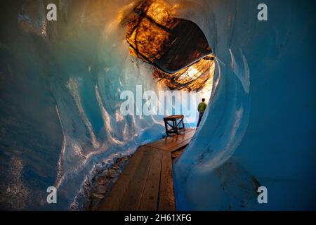 ghiacciaio di rhone, nel ghiaccio del ghiacciaio, grotta del ghiacciaio Foto Stock