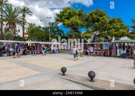 mercato settimanale nel centro di mahon,mahon,maó,menorca,isole baleari,spagna,mediterraneo,europa Foto Stock