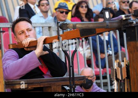 Italia, Sansepolcro (Arezzo), 12 settembre 2021 : Palio di Crossbow (Palio della balestra). Si tratta di un evento storico che si è tenuto continuamente s. Foto Stock