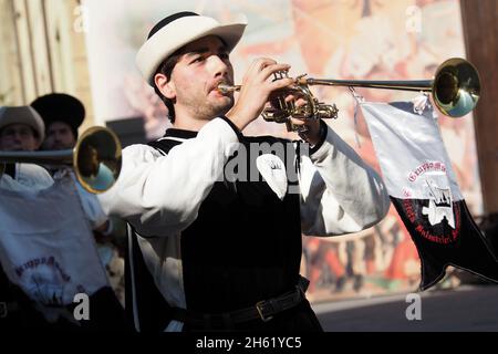 Italia, Sansepolcro (Arezzo), 12 settembre 2021 : Palio di Crossbow (Palio della balestra). Si tratta di un evento storico che si è tenuto continuamente s. Foto Stock