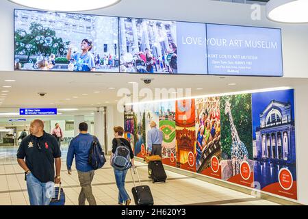 Saint St. Louis, Missouri, Lambert-St Louis International Airport, terminal gate, passeggeri viaggiatori bagagli Saint Louis Art Museum interno Foto Stock