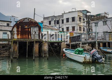 le case dei pescatori a palafitte nella baia, tai o villaggio di pescatori tradizionale, lantau Foto Stock