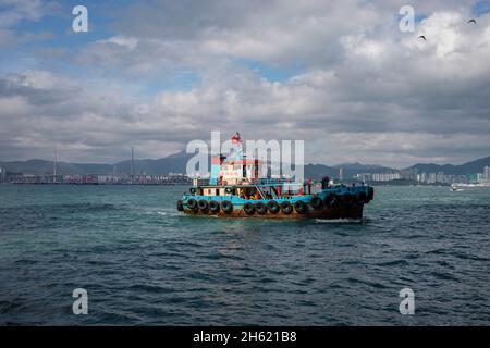 paesaggio con nave, baia di kowloon, porto di hong kong Foto Stock