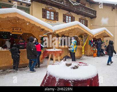 avvento e mercatino di natale a mittenwlad, baviera, germania Foto Stock