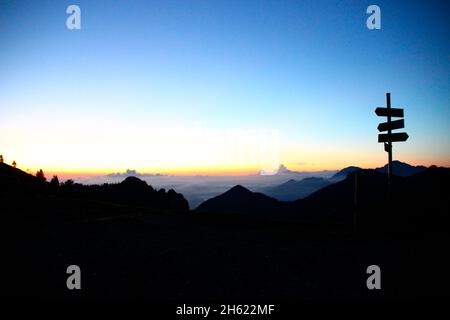 indicazioni sulla strada per la cima del kampenwand (1669 m) in chiemgau, alpi chiemgau, vicino aschau, alta baviera, baviera, germania meridionale, germania Foto Stock