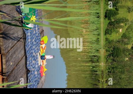 colazione al lago, pic-nic, mela, thermos, croissant, pane roll, ravanelli, coperta, europa, germania, alta baviera, werdenfelser terra, mittenwald, ferchensee, Foto Stock