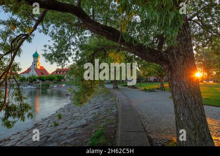 chiesa barocca sulla penisola di wasserburg, lago di costanza, baviera, germania Foto Stock