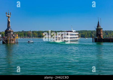 ingresso al porto di costanza con la statua imperia di peter lenk, lago di costanza, baden-wuerttemberg, germania Foto Stock