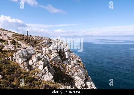 escursioni lungo la costa rocciosa sulla penisola di crozon, bretagna Foto Stock