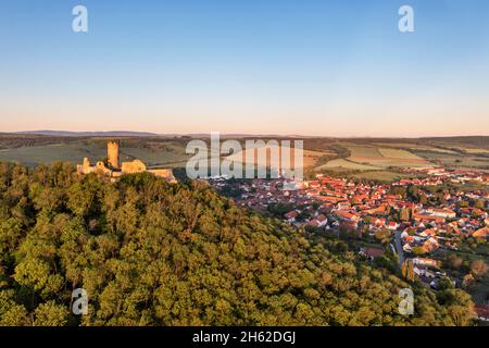 germania,turingia,mühlberg,mühlburg,rovine del castello,montagna,villaggio,foto aerea Foto Stock