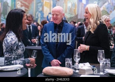 Oslo, Norvegia. 12 novembre 2021. Oslo 20211112.Board Chair Lisa Cooper in conversazione con il Rettore Ole Gustavsen e la Principessa Corona mette-Marit durante la Scuola di architettura e Design di Oslo il 75 ° anniversario di Venerdì. Foto: Haakon Mosvold Larsen / NTB Credit: NTB Scanpix/Alamy Live News Foto Stock