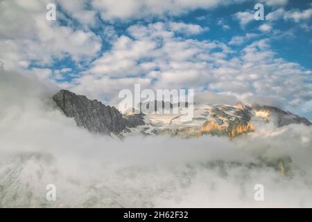 marmolada, vetta più alta delle dolomiti, al confine tra veneto e trentino alto adige, province di belluno e trento, italia Foto Stock