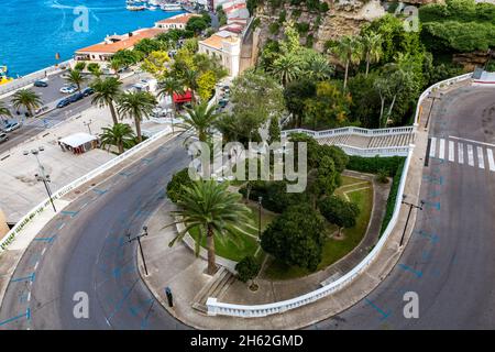 vista da mirador del pont des castell su parc rochina e le serpentine costa de ses voltes, mahon, mao, menorca, spagna, europa Foto Stock