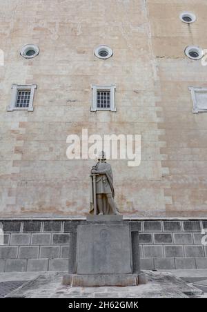 statua del re alfonso iii di aragona e catalogna, conquistatore di minorca,1287,scultura federico marès,eretta nel 1950,placa de la conquista,mahon,maó,menorca,isole baleari,spagna Foto Stock