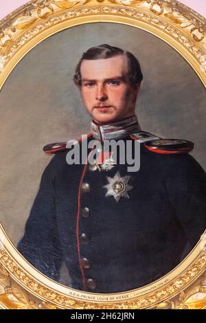 inghilterra,isola di wight,east cowes,osborne house,la residenza sontuosa della regina vittoria e del principe alberto,la sala da pranzo,ritratto del principe luigi d'assia successivamente granduca luigi iv d'assia (1837--1892) di franz xaver winterhalter datato 1861 Foto Stock