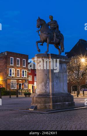 inghilterra, hampshire, petersfield, statua equestre del principe guglielmo iii a cavallo Foto Stock