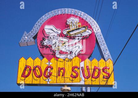 Insegna Dog n Suds, Route 19A, Dunedin, Florida; ca. 1980 Foto Stock