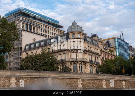 francia,parigi,edifici di appartamenti tradizionali Foto Stock