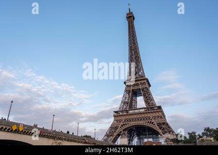 francia,parigi,ãžle-de-france,torre eiffel,ristorante nave sulla senna Foto Stock