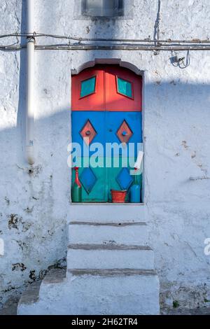 ostuni, provincia di brindisi, puglia, italia. nei vicoli di ostuni, ostuni è chiamata anche città bianca Foto Stock