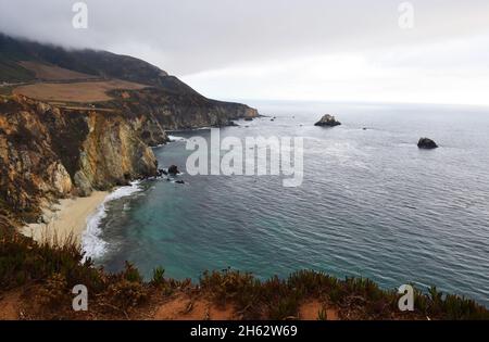Vista della costa della California lungo la California state Route 1 Foto Stock