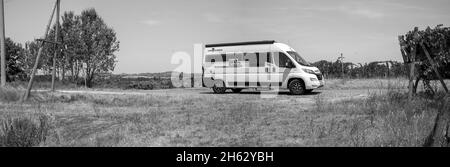 campervan nella splendida campagna vicino siena, italia Foto Stock