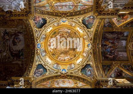 l'interno della basilica della santissima annunziata del vasto in genao, in italia, è decorato dai maggiori studi barocchi e artisti genovesi nel xvii secolo Foto Stock