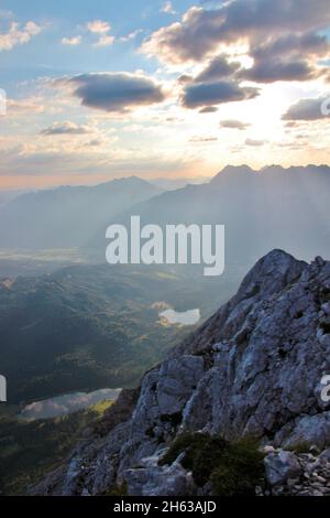 untere wettersteinspitze 2152m germania,baviera,alta baviera,werdenfelser land,mittenwald,isar valley,lautersee,ferchensee e lautersee Foto Stock