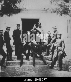 Foto della Guerra di Crimea: Capo Quarters staff: 1) colonnello Vico; 2) maggiore l'onorevole Leicester Curzon; 3) Signore Burghersh; 4) ordinato; 5) conte Revel; 6) Signor Calvert interprete; 7) colonnello Poulet[t] Somerset; 8) colonnello A. Hardinge; 9) Dr. Prendergast; 10) Comandante Maxcote; 11) Comandante Colonca. 1855 Foto Stock